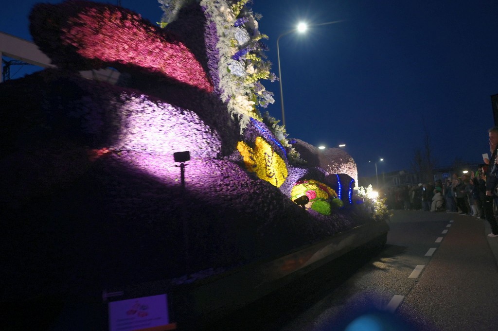 ../Images/Verlicht bloemencorso 2025 055.jpg